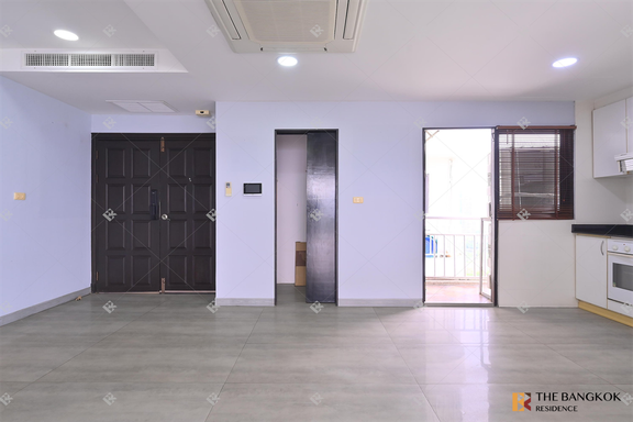 2 Bedrooms Condo for rent In Lake Green Khlong Toei Bangkok