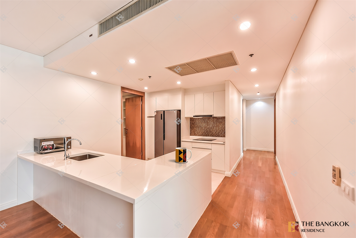 3 Bedrooms Condo for rent In The Royal Saladaeng Si Lom Bangkok