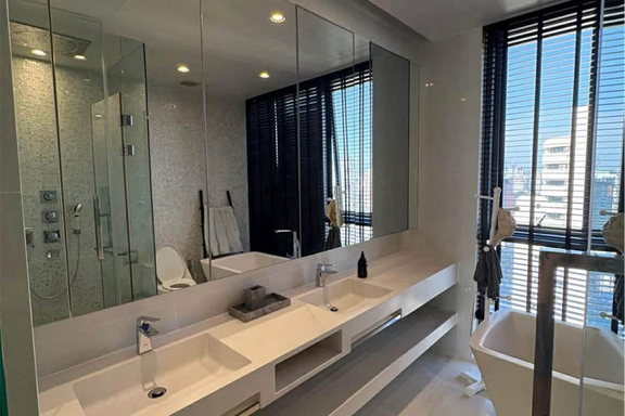 2 Bedrooms Condo for rent In Vittorio Khlong Tan Nuea Bangkok