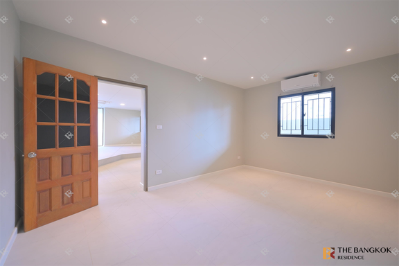 4 Bedrooms Condo for sale In Premier Condominium Khlong Tan Bangkok