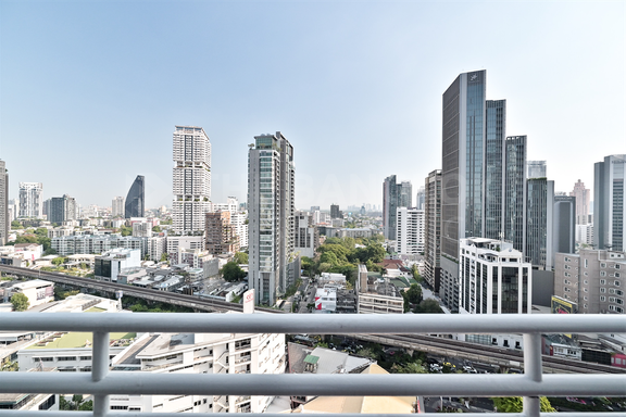 3 Bedrooms Condo for sale In Acadamia Grand Tower Khlong Tan Nuea Bangkok
