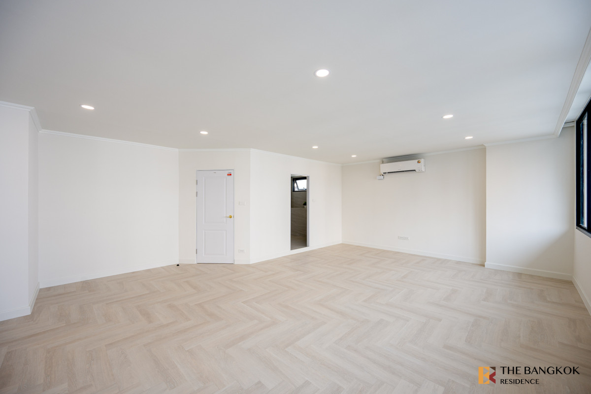 3 Bedrooms Condo for sale In Grand Ville House 2 Khlong Toei Nuea Bangkok