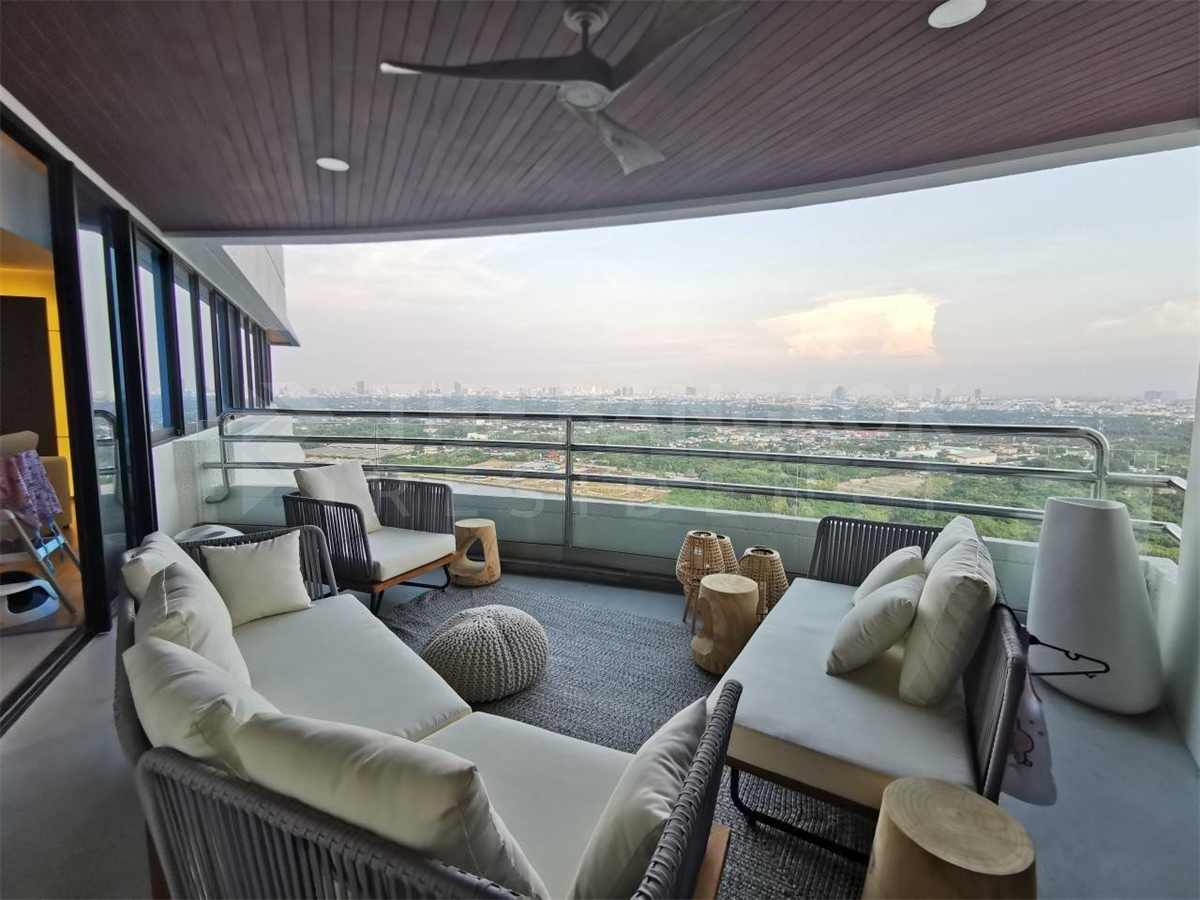 4 Bedrooms Condo for sale In Royal River Place Bang Phongphang Bangkok