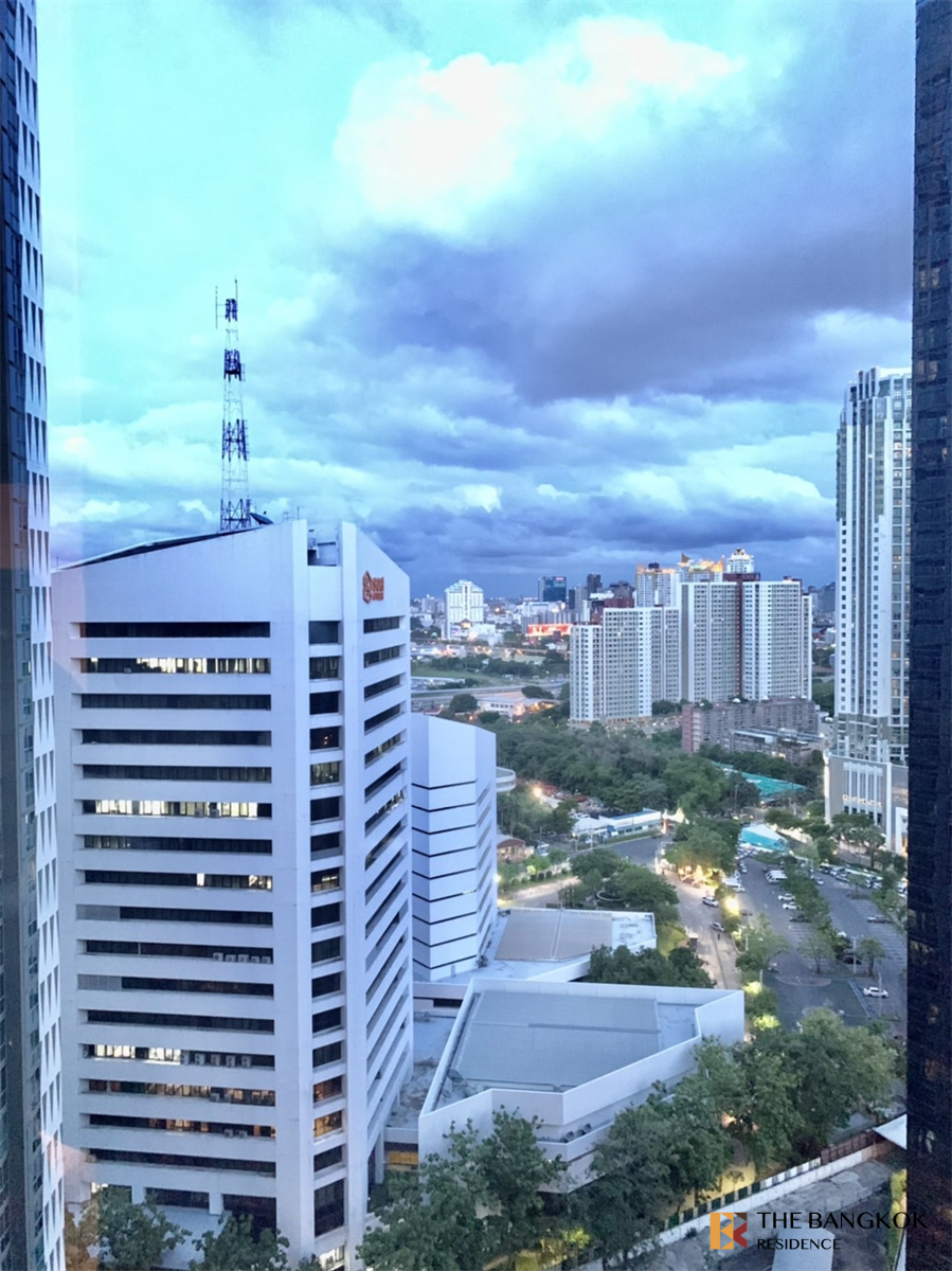 3 Bedrooms Condo for rent In Ivy Ampio Huai Khwang Bangkok