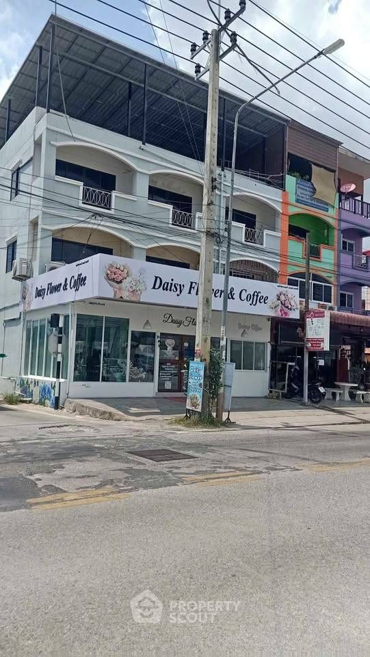 6 Bedroom Townhouse For Rent In Nong Prue, Chon Buri
