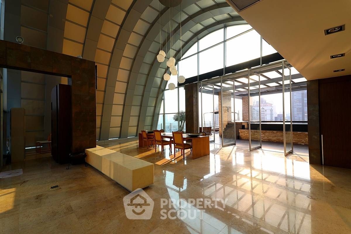 4 Bedrooms Condo for sale In The Master Centrium Asoke Sukhumvit Khlong Toei Nuea Bangkok