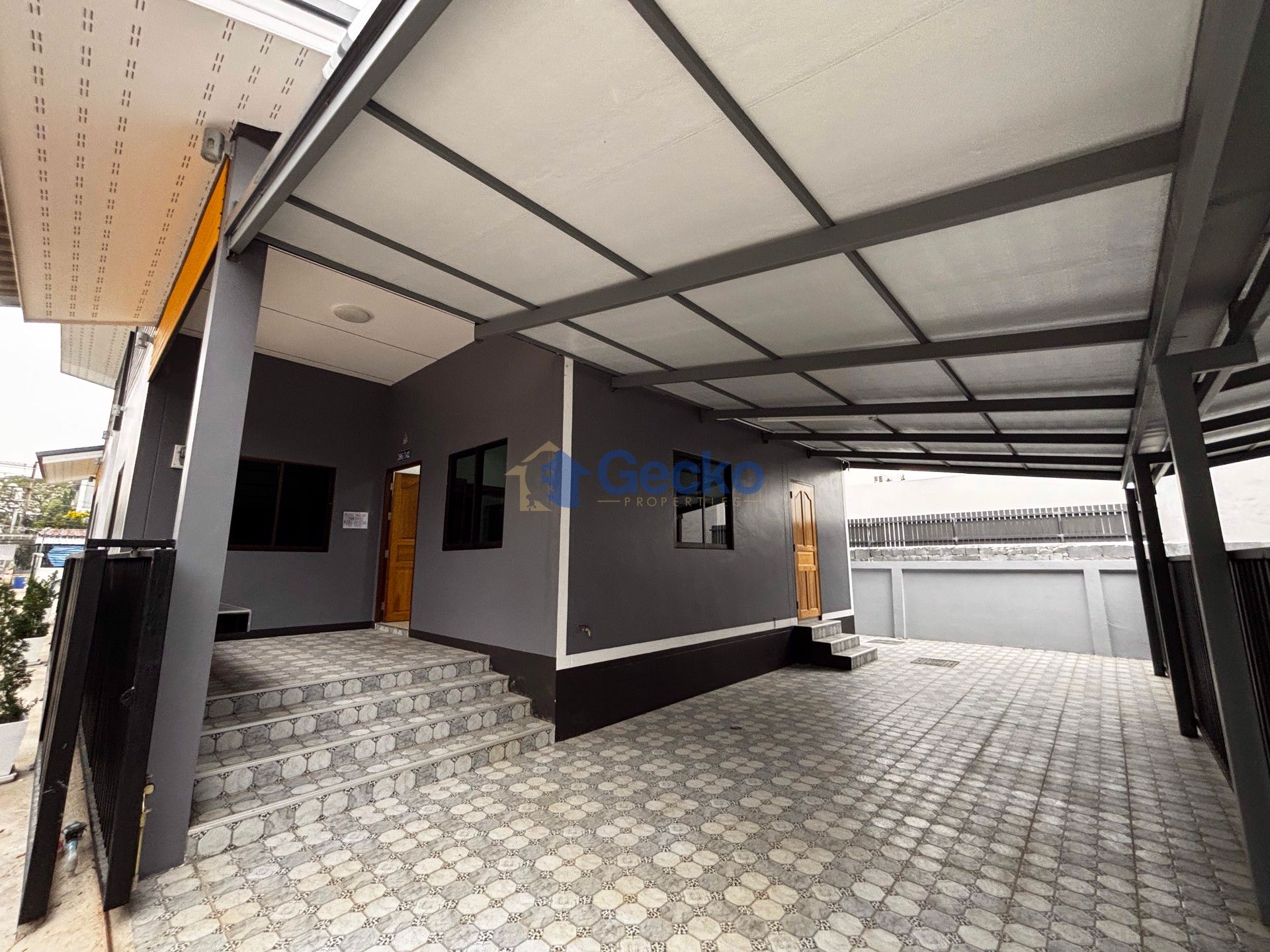 2 Bedroom House For Rent In Nong Prue, Chon Buri