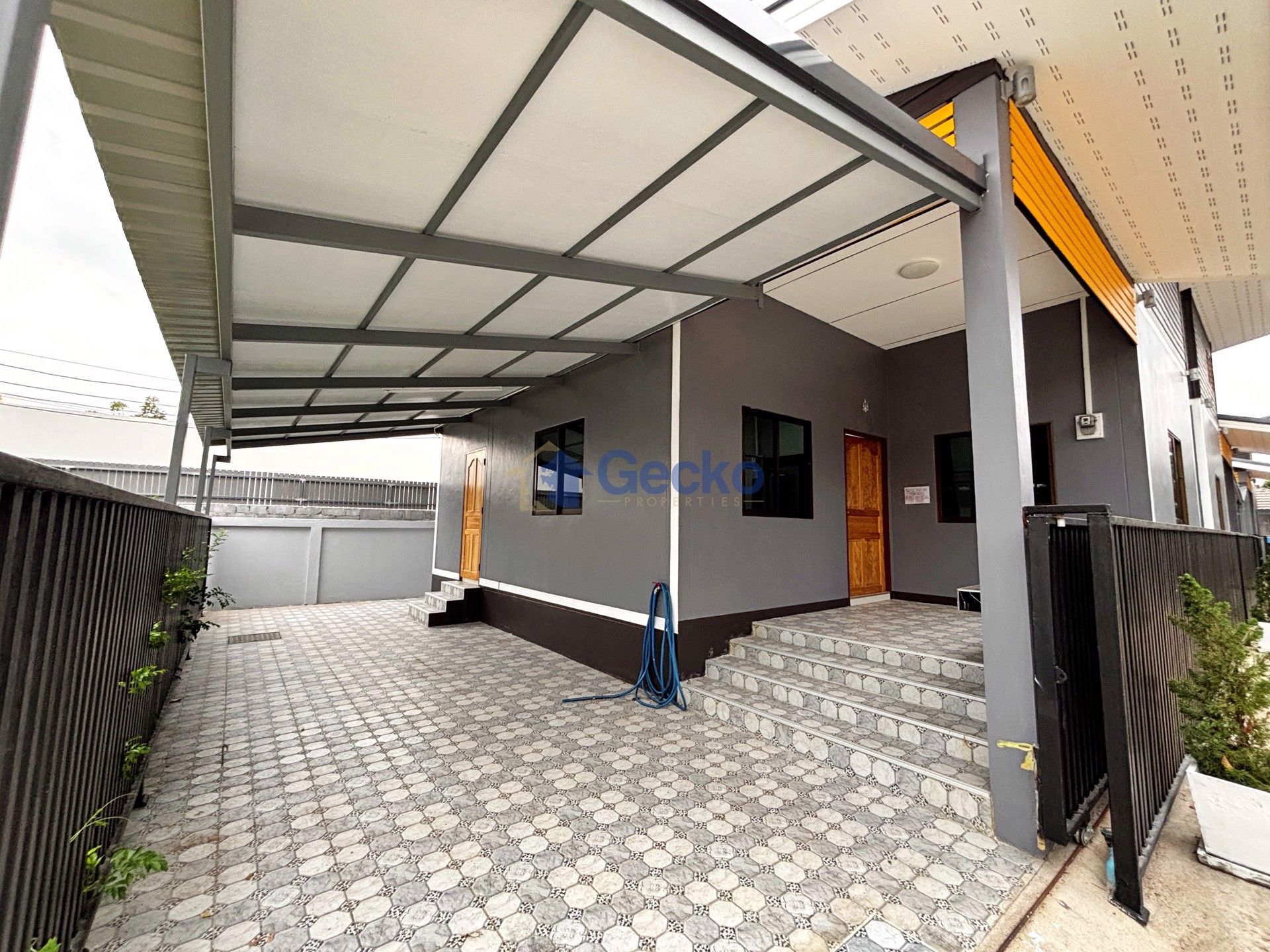 2 Bedroom House For Rent In Nong Prue, Chon Buri