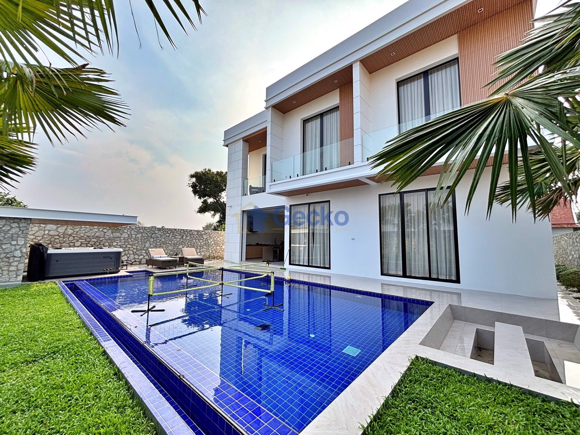 4 Bedrooms House for sale In Lake Side Court 6 Pong Pattaya