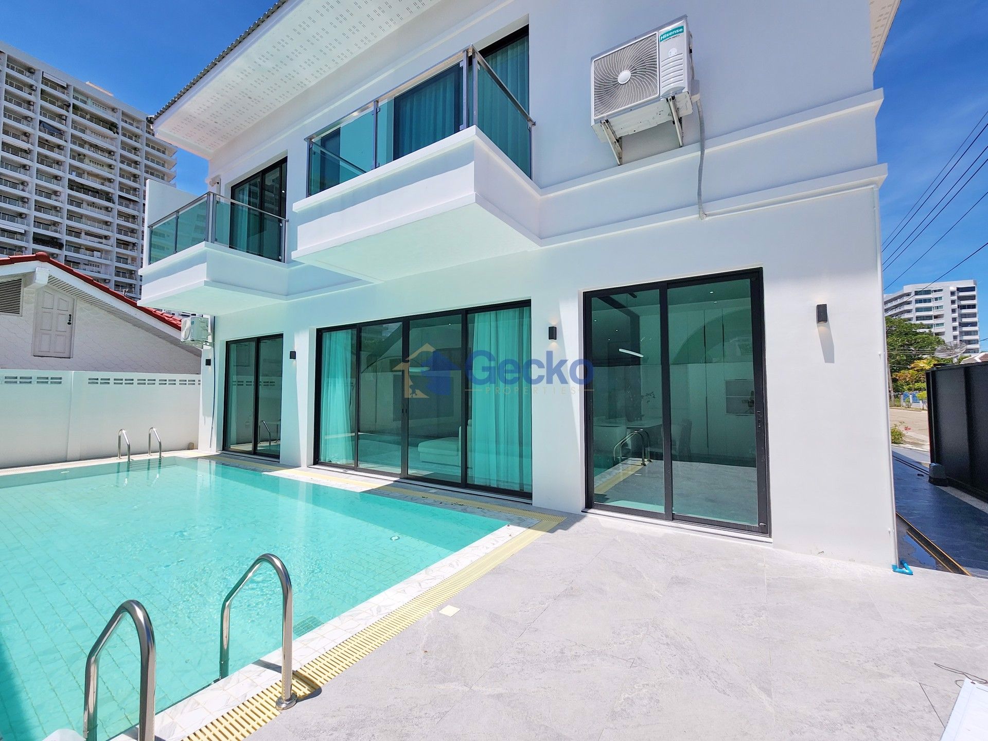 5 Bedrooms House for sale In Jomtien Condotel Nong Prue Pattaya