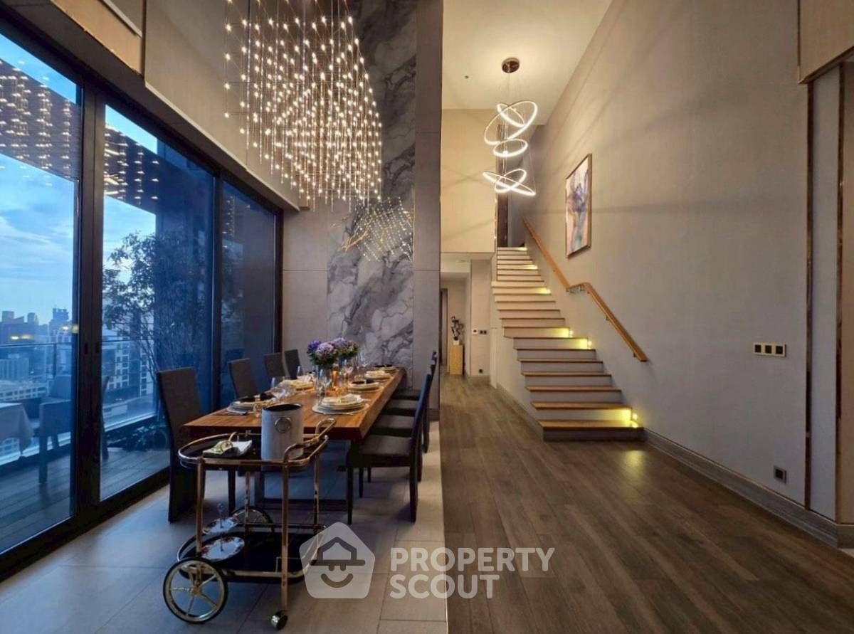 4 Bedrooms Condo for sale In The Esse At Singha Complex Bang Kapi Bangkok