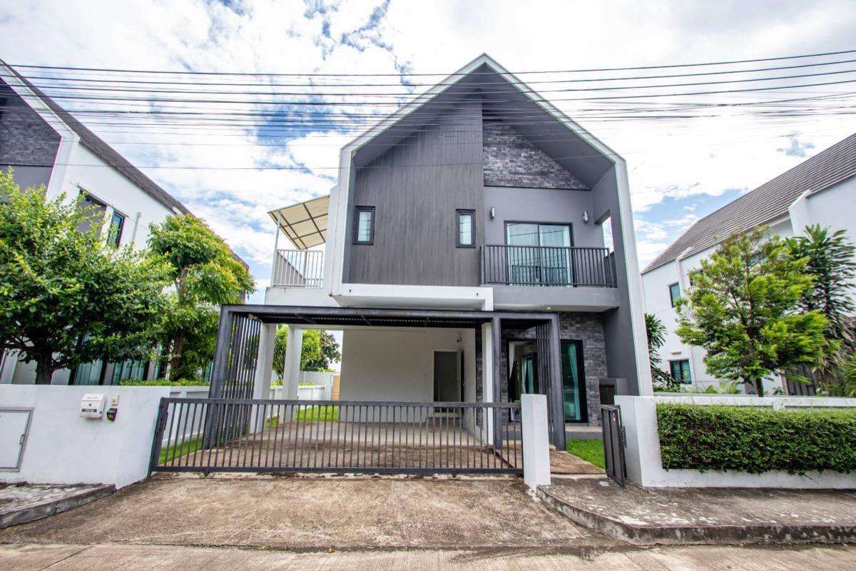 4 Bedroom House For Rent In Pa Phai, Chiang Mai