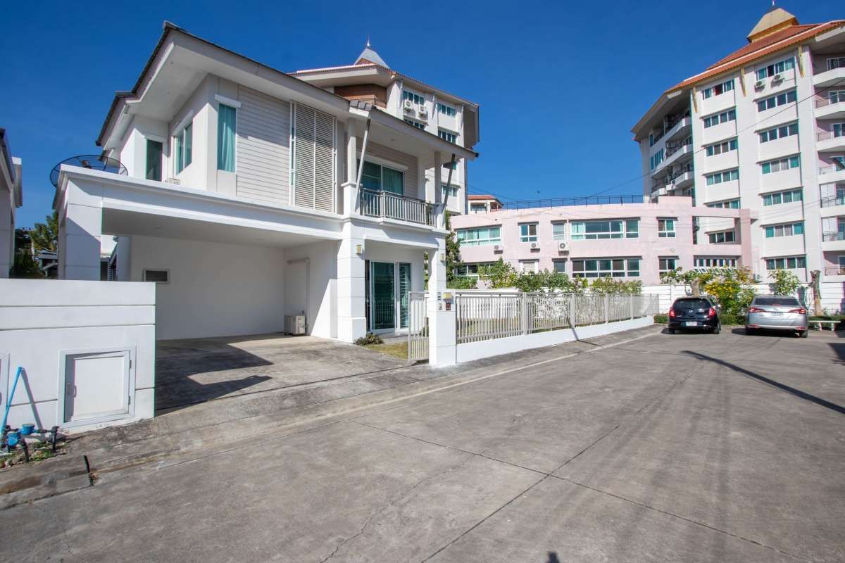 3 Bedroom House For Rent In Mae Hia, Chiang Mai