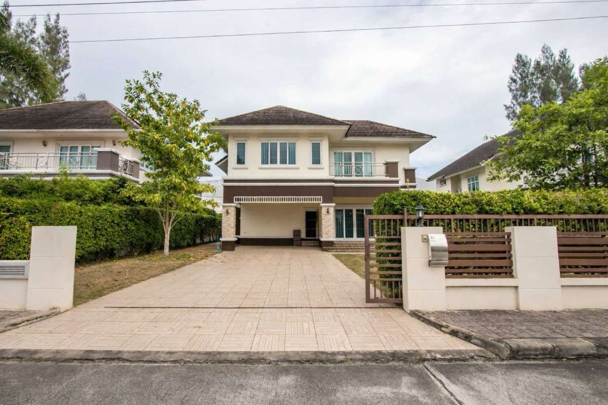 5 Bedroom House For Rent In Nong Chom, Chiang Mai
