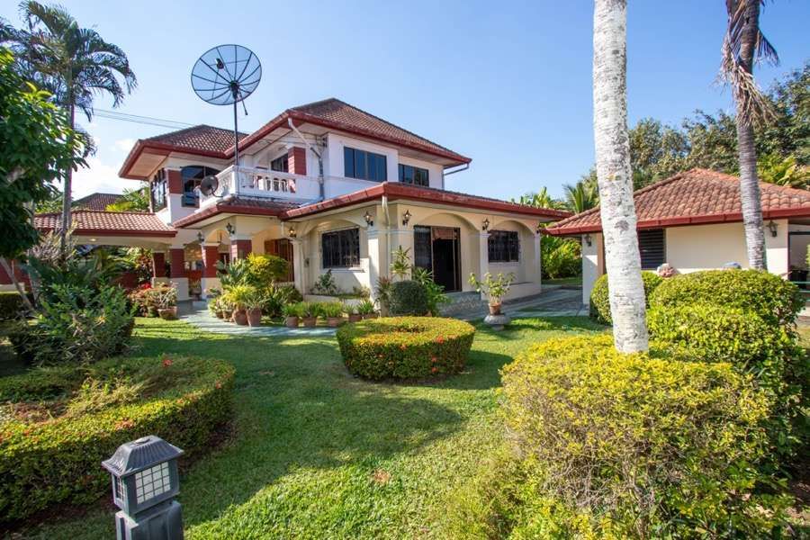 4 Bedroom House For Rent In Nong Chom, Chiang Mai