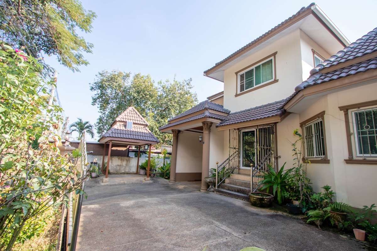 4 Bedroom House For Rent In Wat Ket, Chiang Mai