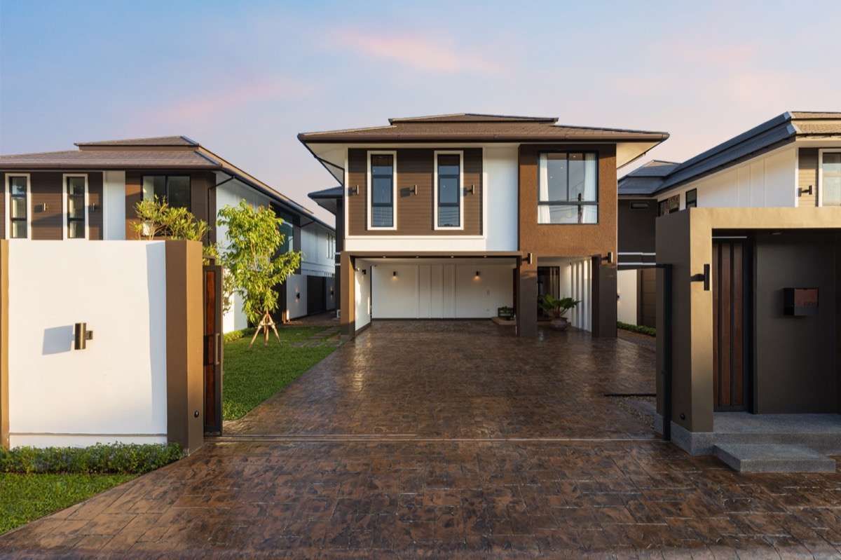 4 Bedrooms House for sale In Pa Daet Chiang Mai
