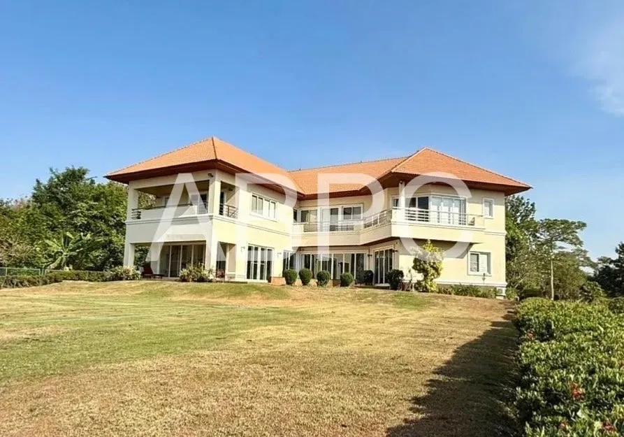 5 Bedrooms House for sale In Bo Win Pattaya