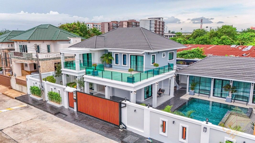 6 Bedrooms House for sale In The Imperial Place Nong Prue Pattaya