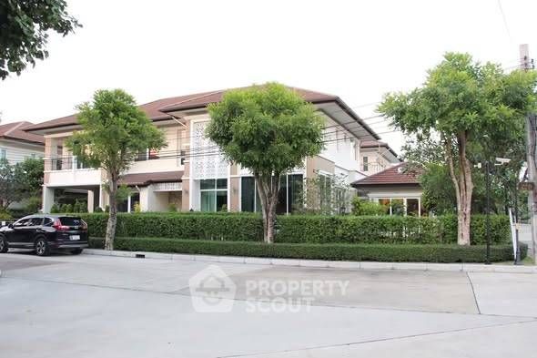 4 Bedrooms House for sale In Bang Khun Thian Bangkok