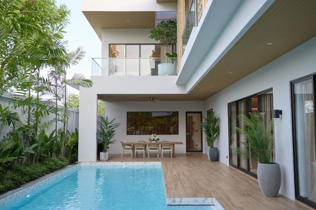 5 Bedrooms House for sale In Om Kret Nonthaburi