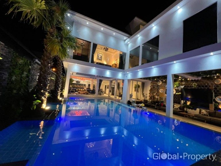 5 Bedrooms House for sale In Green Residence Village Nong Prue Pattaya