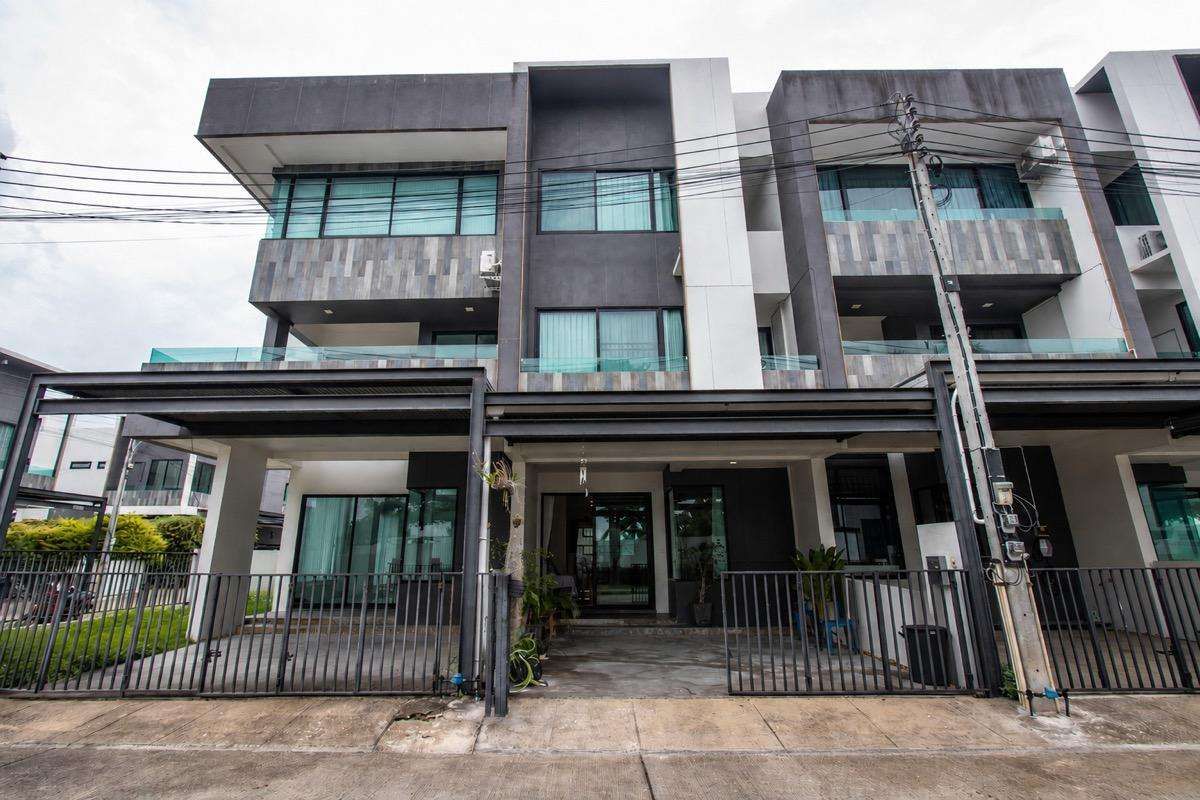 3 Bedroom House For Rent In San Phak Wan, Chiang Mai