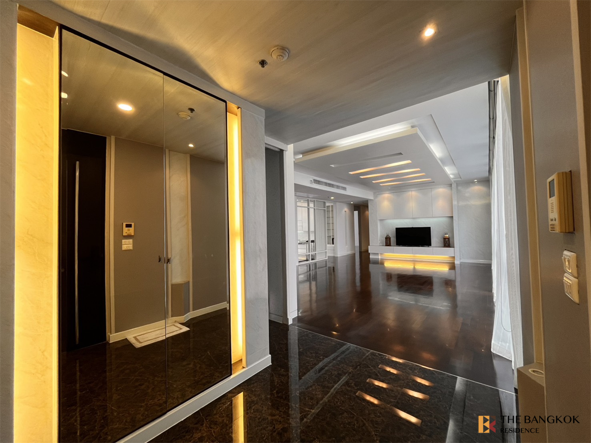 4 Bedrooms Condo for sale In Domus 16 Khlong Toei Bangkok