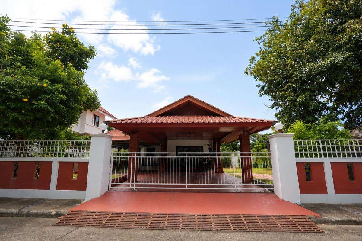 4 Bedroom House For Rent In Ban Waen, Chiang Mai