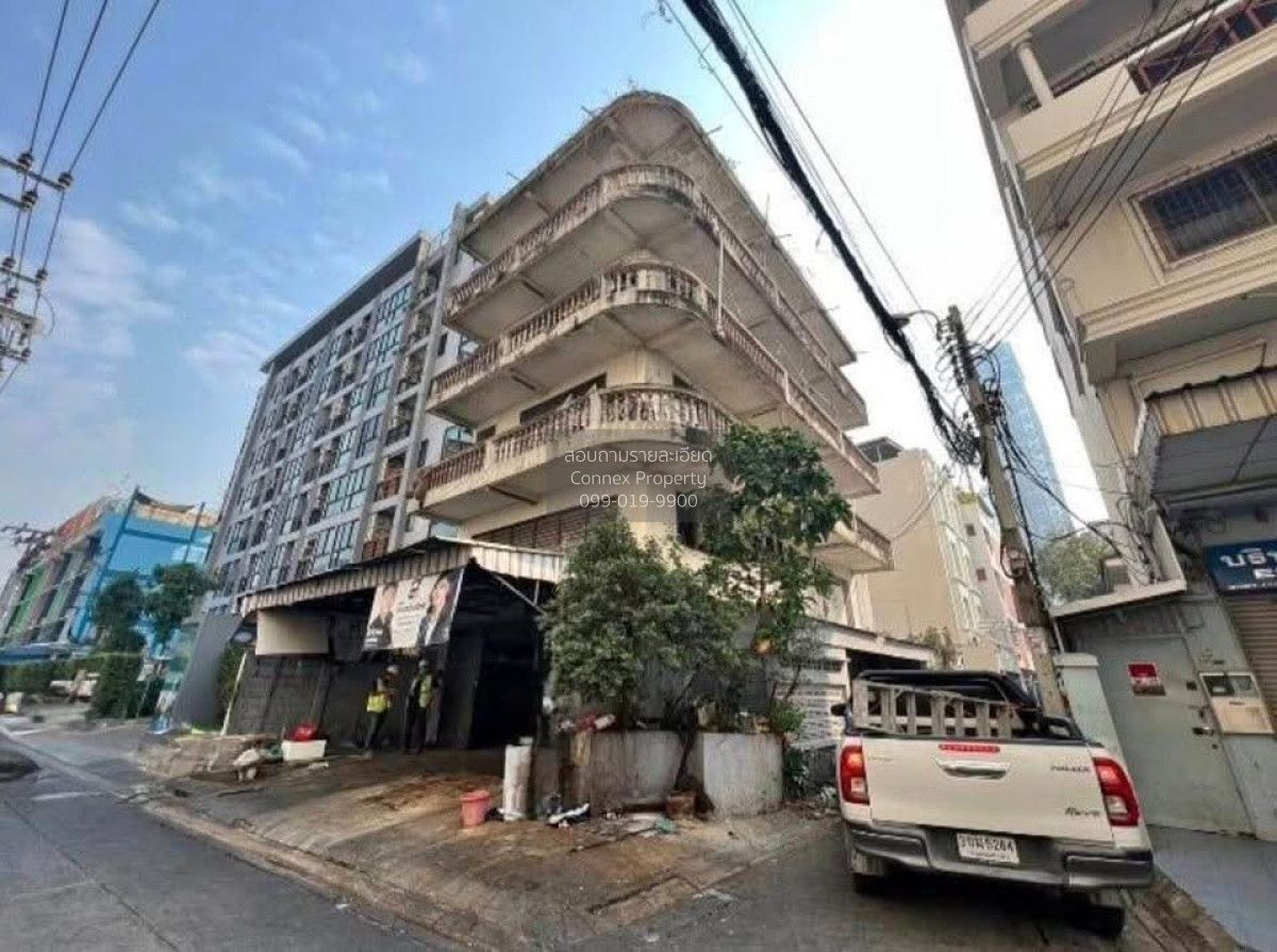 11 Bedrooms Shophouse for sale In Khlong Ton Sai Bangkok
