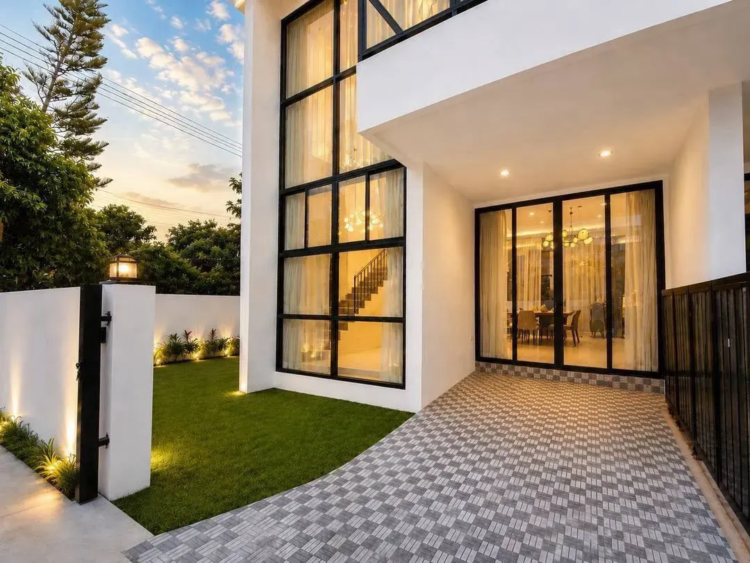 4 Bedroom Townhouse For Rent In Na Kluea, Chon Buri