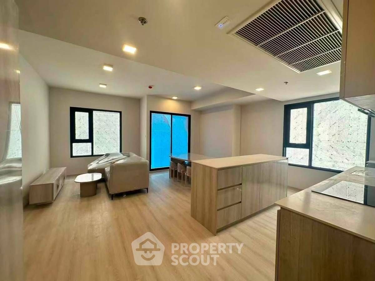 4 Bedrooms Condo for sale In The Tempo Ratchada Huai Khwang Bangkok