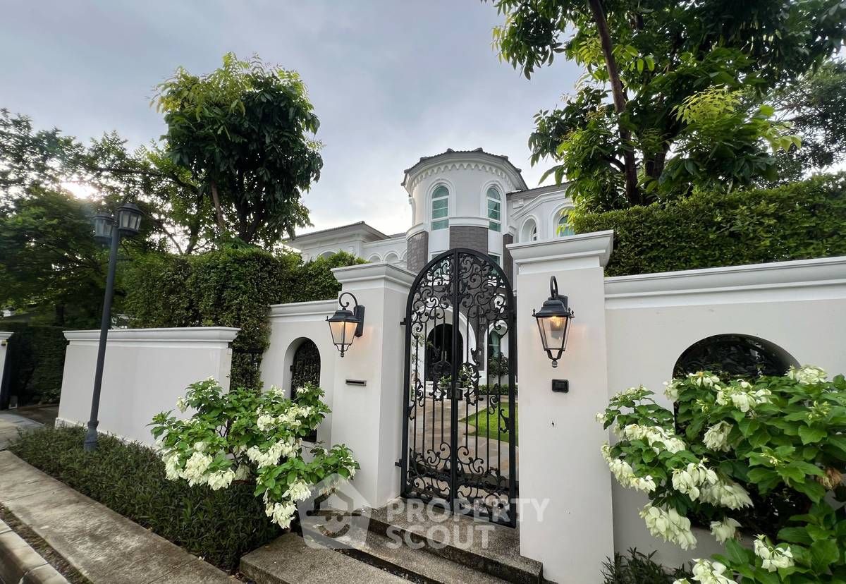 5 Bedrooms House for sale In Teerin Ratchapruek Sathorn Bang Ramat Bangkok