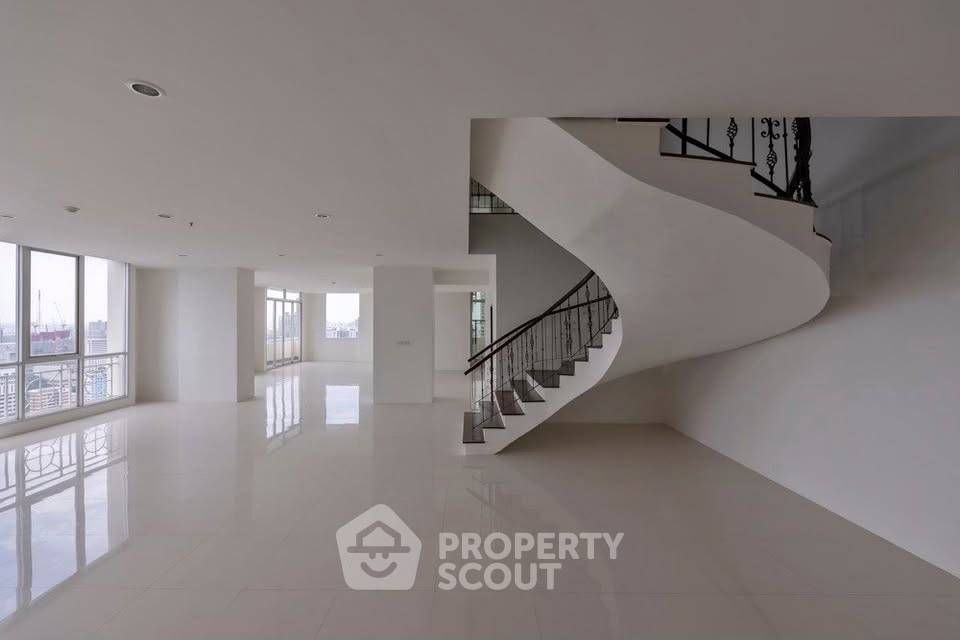 3 Bedrooms Condo for sale In Asoke Place Khlong Toei Nuea Bangkok