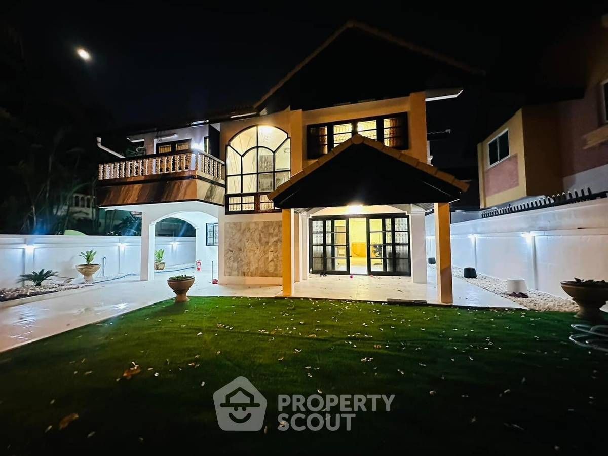 3 Bedroom House For Rent In Na Kluea, Chon Buri