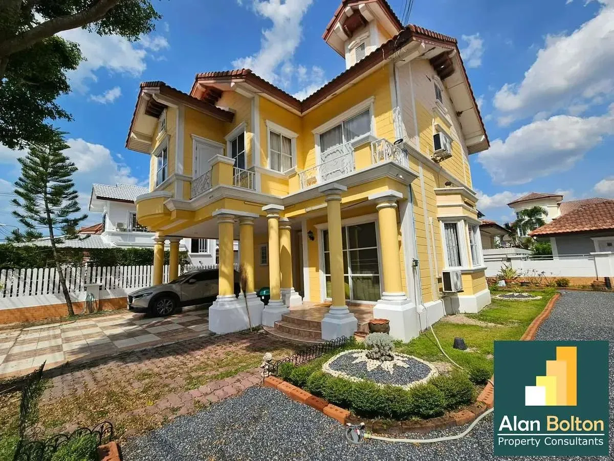 3 Bedroom House For Rent In Na Kluea, Chon Buri