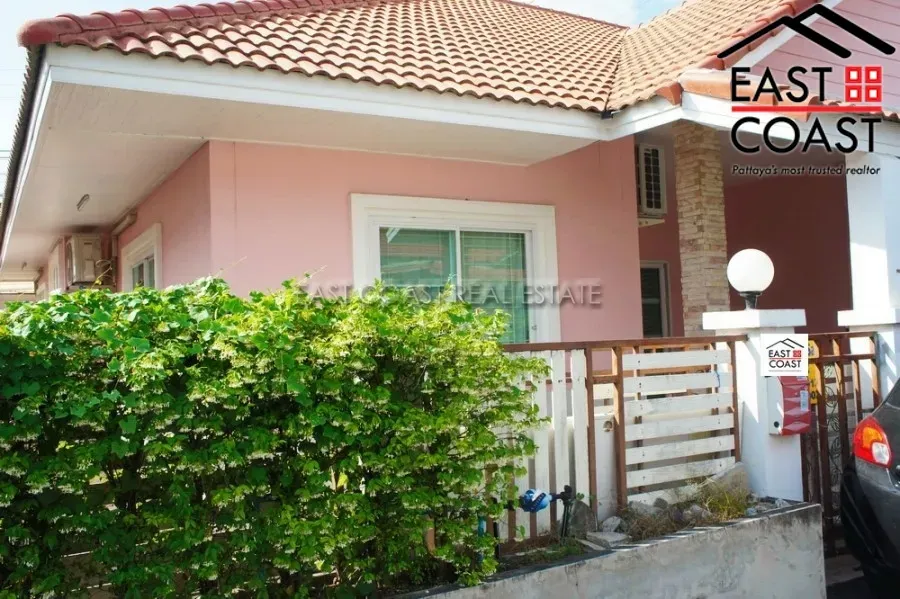 2 Bedroom House For Rent In Na Kluea, Chon Buri