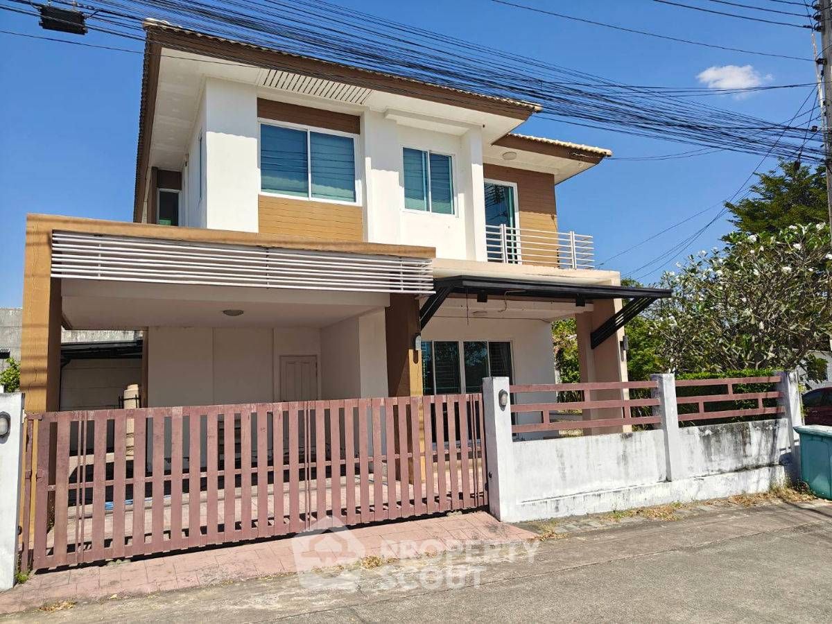 3 Bedroom House For Rent In Bueng, Chon Buri