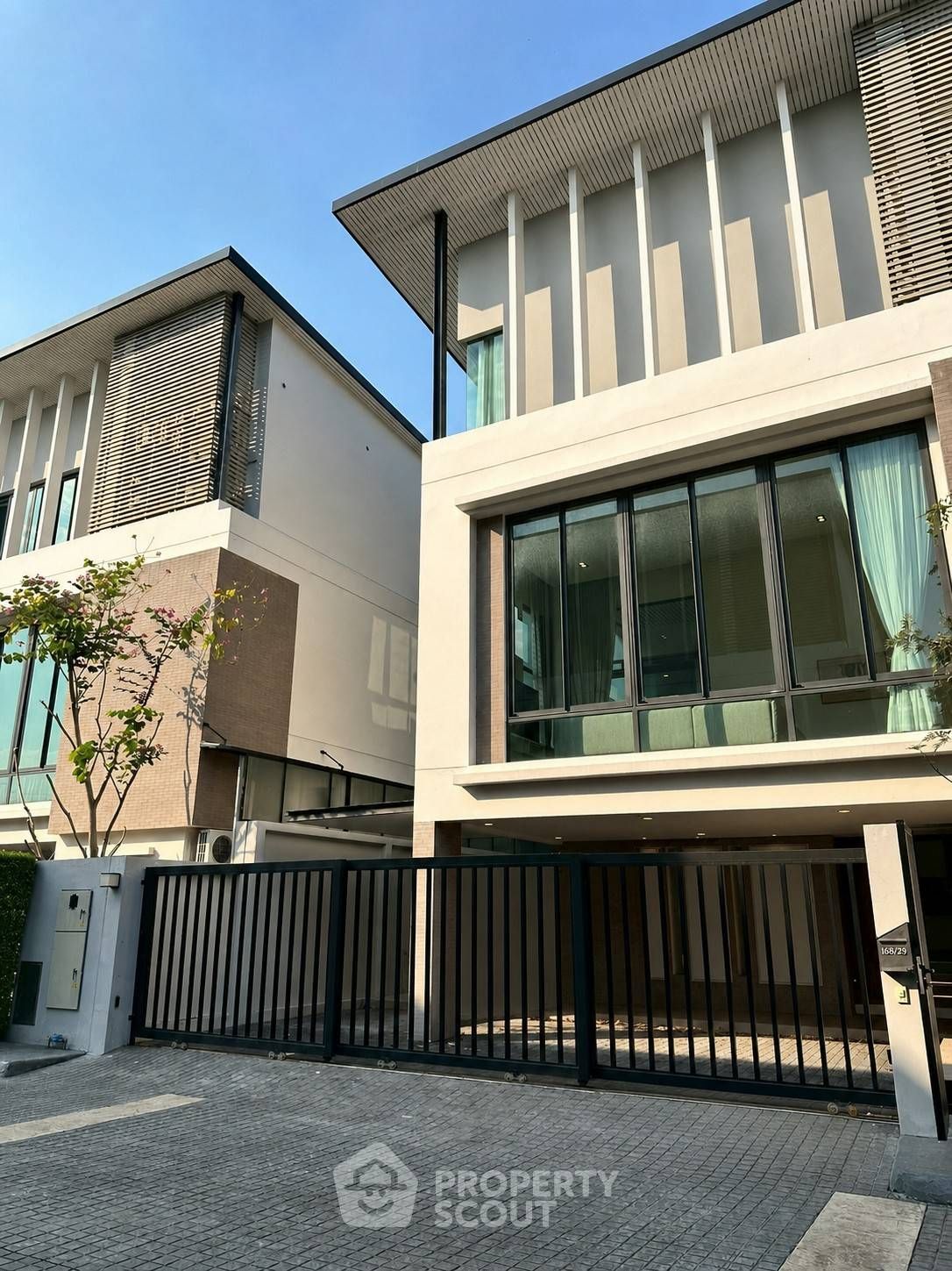 3 Bedrooms House for sale In The Glamor Ekkamai Praditmanutham Khlong Chaokhun Sing Bangkok