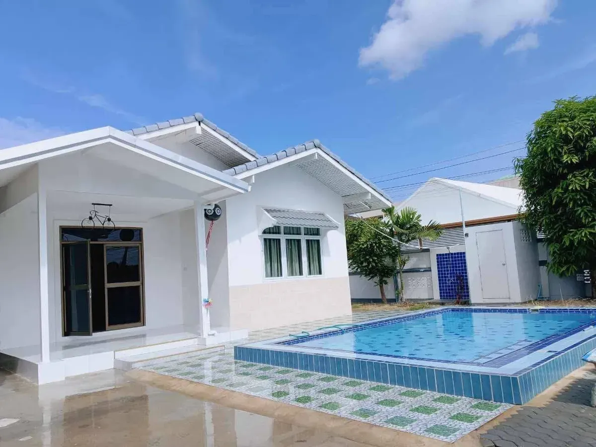 3 Bedroom House For Rent In Na Kluea, Chon Buri