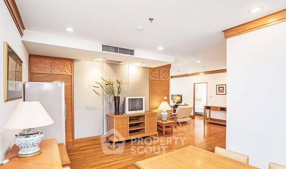 2 Bedrooms Condo for sale In Grand Langsuan Lumphini Bangkok
