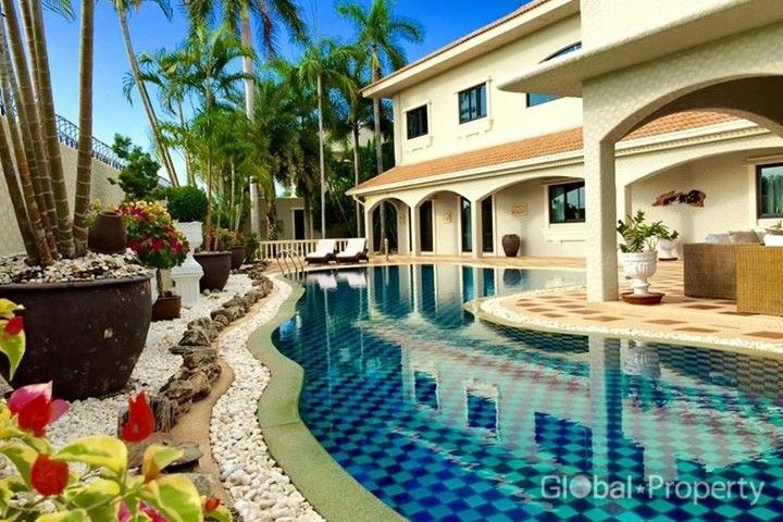 5 Bedrooms House for sale In Santa Maria Village Pong Pattaya