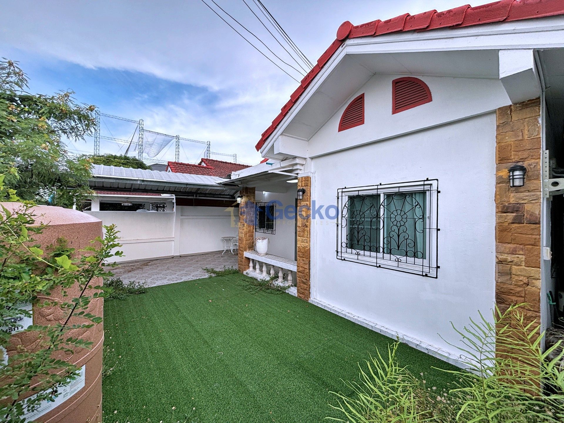 3 Bedroom House For Rent In Nong Prue, Chon Buri