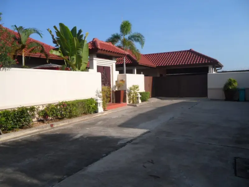 3 Bedroom House For Rent In Huai Yai, Chon Buri