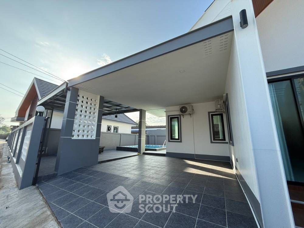3 Bedroom Villa For Rent In Bang Lamung, Chon Buri