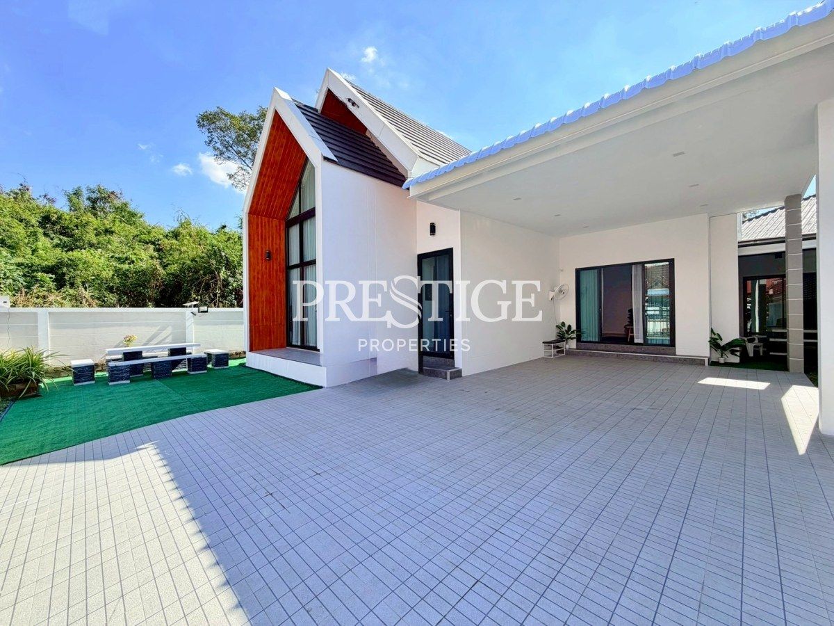 4 Bedroom House For Rent In Na Kluea, Chon Buri