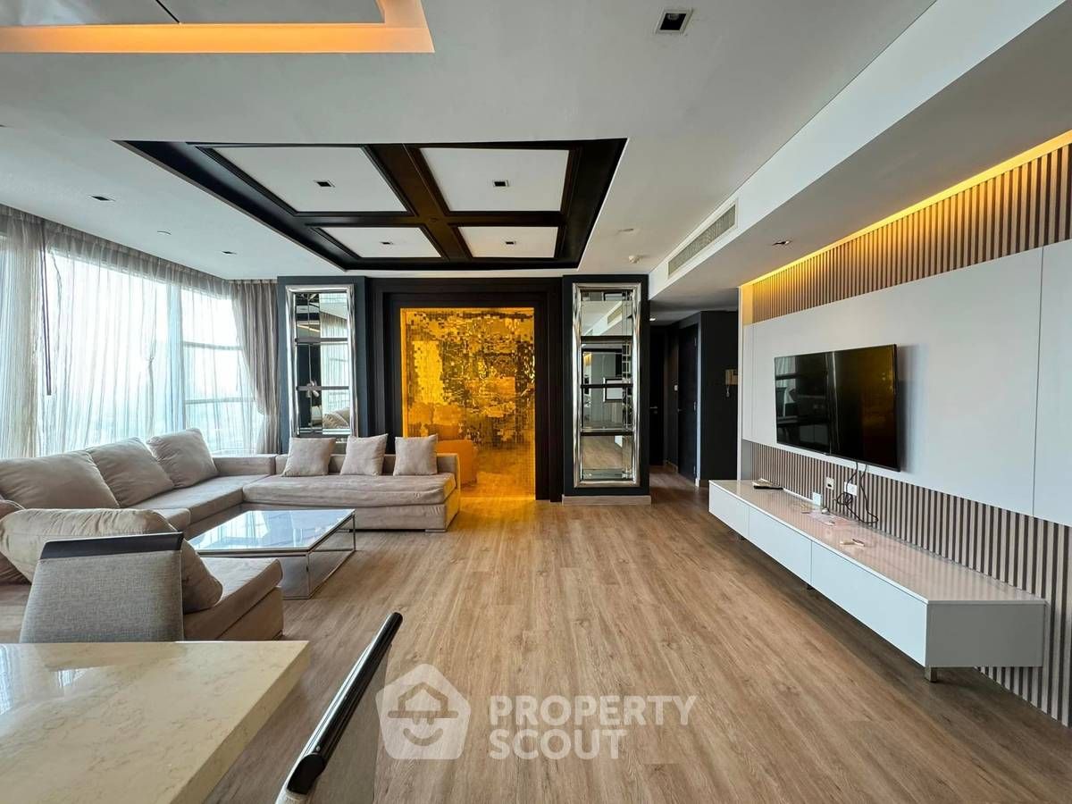 4 Bedrooms Condo for sale In Fullerton Phra Khanong Bangkok