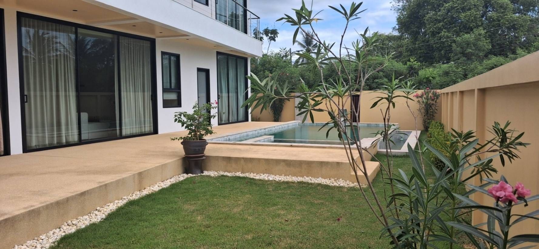 4 Bedrooms House for sale In Lipa Noi Surat Thani