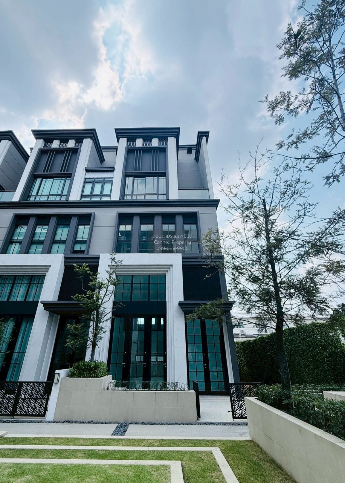 3 Bedrooms Townhouse for sale In One Atelier Private Residence Phaholyothin Sena Nikhom Bangkok