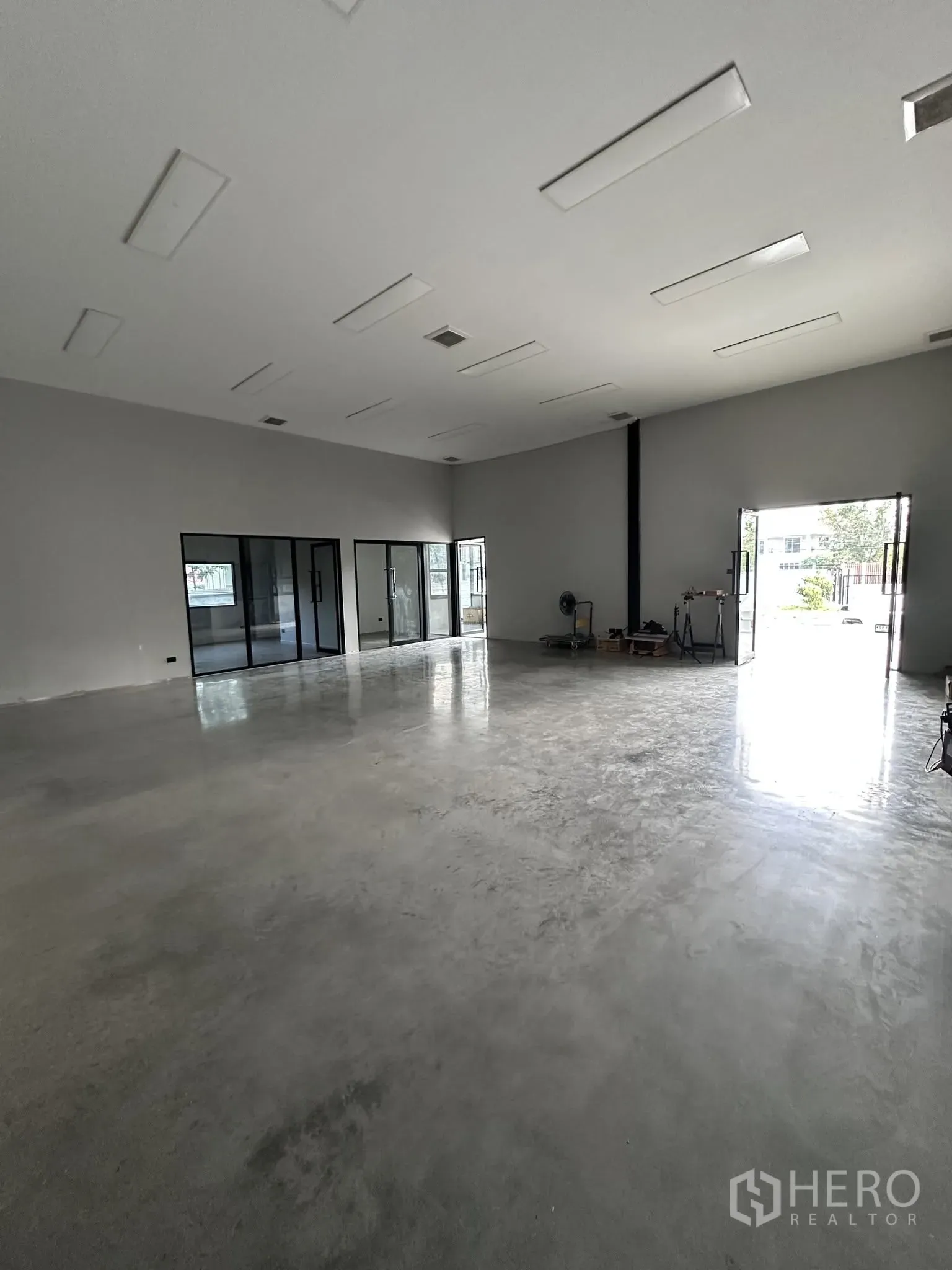 Warehouse for rent In Dokmai Bangkok